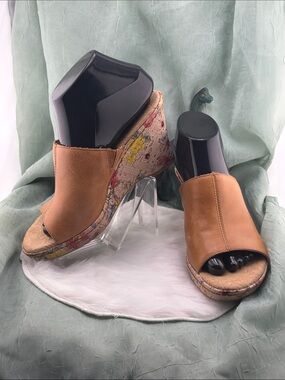 boc Tan Leather Cork and Floral Pattern Wedge Slide Sandals | 8
